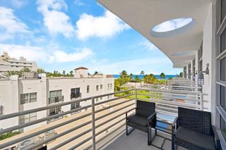 Stylish Studio in South Beach with Ocean Views - 5
