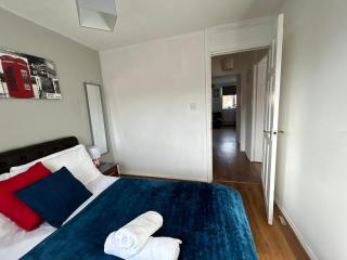 Apartment - Sleeps 4 & On-site Parking - 2