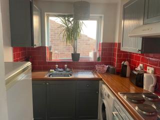 Apartment - Sleeps 4 & On-site Parking - 7