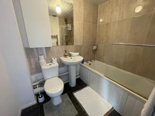 Apartment - Sleeps 4 & On-site Parking - 6