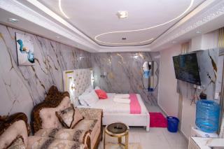 Modern Bedsitter in a Quiet Neighborhood - 0