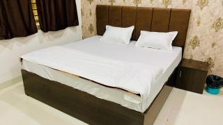 Hotel Ambika Avenue - 2