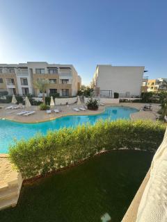 Lagoon-View Family Apartment in AZHA Ain Sokhna - 5