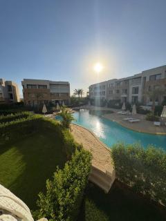 Lagoon-View Family Apartment in AZHA Ain Sokhna - 4