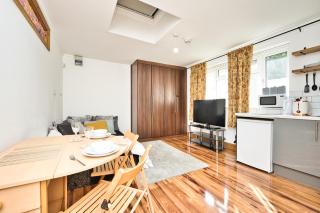 Modern 1Bed, 2 Min to Tube & DLR in London E3 - 2
