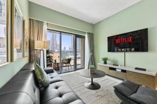 Walk to Dubai Mall- Enjoy Burj Khalifa Show - 8