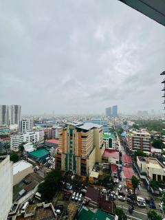 Stylish 1BR at Lush Residences Makati with City View - 6