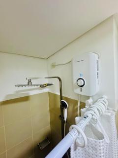 Stylish 1BR at Lush Residences Makati with City View - 4