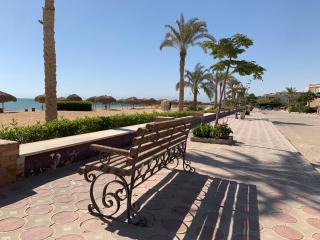 Beach Front Villa - Sea View - Ain Sokhna Red Sea فيلا على الشاطئ - إطلالة على البحر - الطابق الأرضي مع حديقة - Ain Suchna - 4