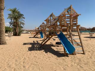 Villa on the beach- Sea View-Ground Floor with garden فيلا على الشاطئ - إطلالة على البحر - الطابق الأرضي مع حديقة - 1