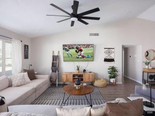 Players Paradise-Private Pool-Golf-Shuffle Board - 1