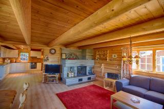 Large Cabin Retreat Perfect For Family Gatherings - 7