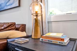 Euphony - Designer Furnishings - 5 mins to Broadway - 1