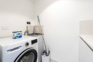 Queens Wharf City Charm w/ Balcony Views - LV 15 - 5