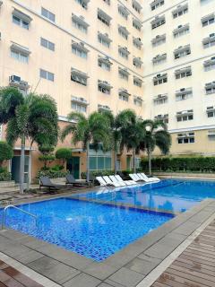 Cozy Condo in Holland Park Southwoods With Pool - 6