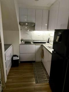 Cozy Condo in Holland Park Southwoods With Pool - 2