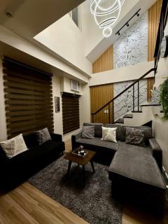 Cozy Condo in Holland Park Southwoods With Pool - 1