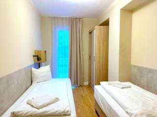 Prime Stay - Modern 2 Bedroom Family Apartment with Terrace - 4