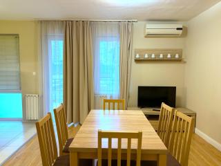 Prime Stay - Modern 2 Bedroom Family Apartment with Terrace - 2