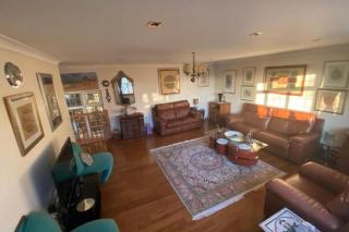 Apartment - Sleeps 4 - Parking - Balcony - Garden - 4