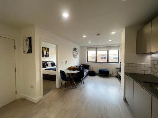 Luxury Central Apartment Bedford - 6
