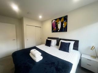 Luxury Central Apartment Bedford - 5