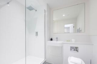 Luxury Central Apartment Bedford - 3