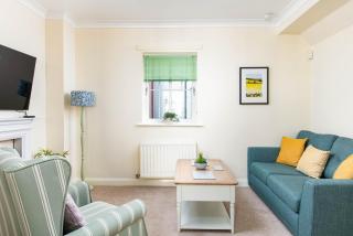 Seaside 2-Bed with Private Parking, Portishead - 3