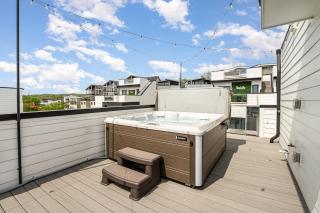 Melody Row-2 Unit Combo w/Hot Tub-Mins to Broadway - 8
