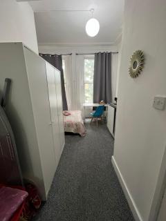 Bright & Airy Prime-location Flat - 7