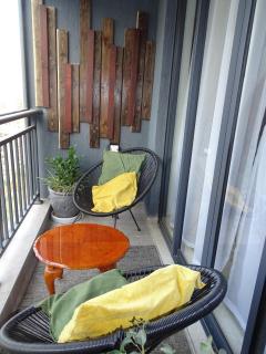 Cozy Top-Floor Apartment with Balcony & City Views near United Nations - 8