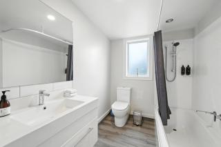 Classic Villa with Parking & Modern Comforts - Albemarle Villa - 3