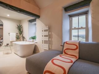 Luxury 4-Bed Farmhouse Retreat in Yorkshire Dales - 5