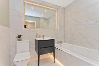 Stylish 2 Bed City Centre Apartment with Parking - 4