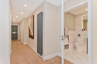 Stylish 2 Bed City Centre Apartment with Parking - 5