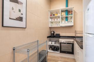 Sunny Central Apartment with 100sqm Terrace in Barcelona - 5