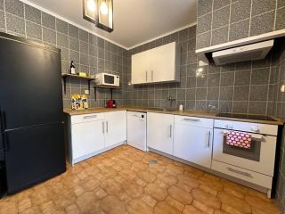 7 room house, 2 kitchens - 5