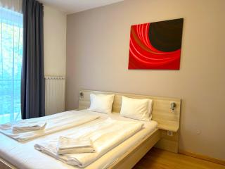Prime Stay - Modern 1 Bedroom Apartment with Free Parking & 2 Balcony - 3