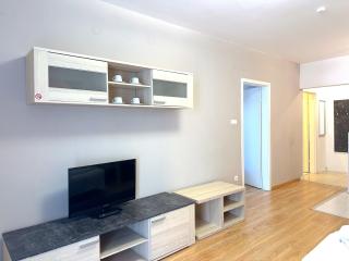Prime Stay - Modern 1 Bedroom Apartment with Free Parking & 2 Balcony - 8