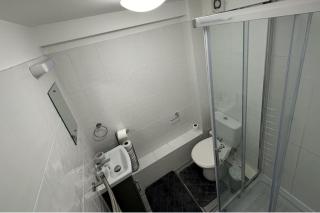 Apartment - Sleeps 2 - Parking - WiFi - 7