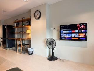 Central 1BR 50sqm BTS Walk Food & Night Market - 9