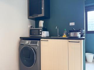 Central 1BR 50sqm BTS Walk Food & Night Market - 1