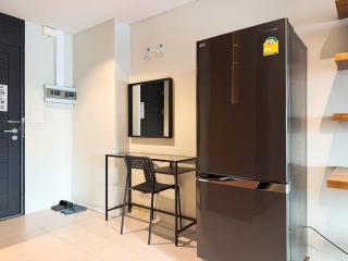 Central 1BR 50sqm BTS Walk Food & Night Market - 2