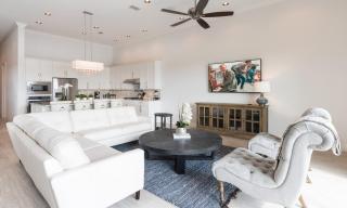 Charming 6 Bdrm Villa with Water Views at Reunion - 4