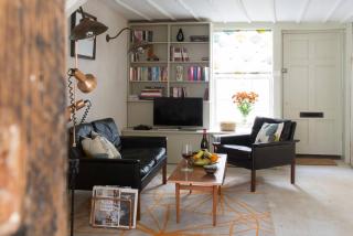 Smugglers Cottage - Unique Old Town Stay - 7