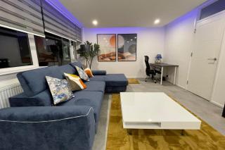 Apartment - Sleeps 6 - Parking - WiFi - 9