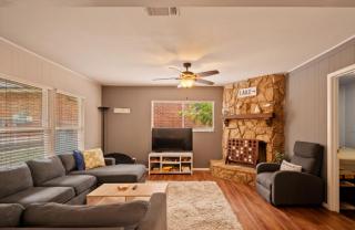 Charming 4BR Lakefront Getaway - 9