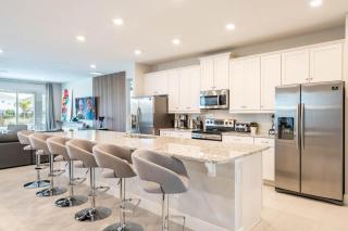 Exquisite 9 Bdrm Home w Games Room at Encore - 3