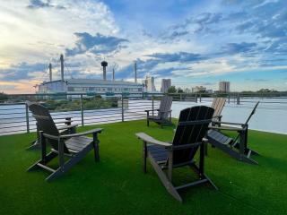 3br 35ba Rooftop View - Walk To Alamo Dome - 0