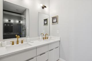 3br 35ba Rooftop View - Walk To Alamo Dome - 4